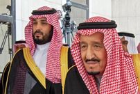 عکس؛ سفر به تاریخ؛ «محمد بن سلمان» 1 ساله در آغوش «ملک سلمان» 51 ساله؛ سال 1365