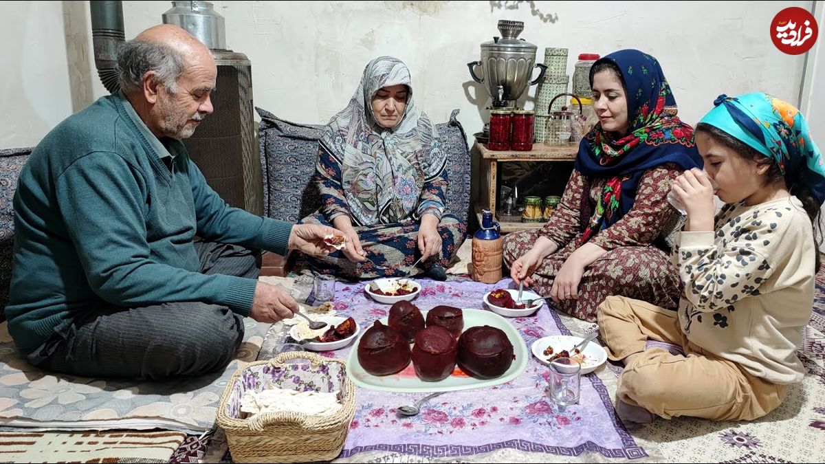 (ویدئو) غذای روستایی در ایران؛ پخت یک خورشت متفاوت با لبو و مرغ