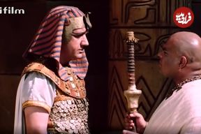 عکس| سفر در زمان؛ «هرمهب» سریال یوسف پیامبر در حال قدم زدن در آمریکا؛ سال 1402