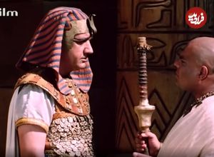 عکس| سفر در زمان؛ «هرمهب» سریال یوسف پیامبر در حال قدم زدن در آمریکا؛ سال 1402