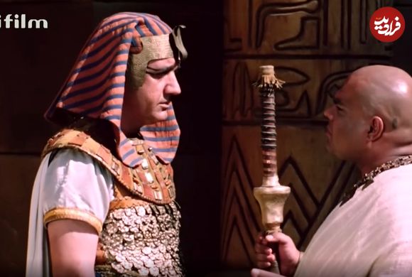 عکس| سفر در زمان؛ «هرمهب» سریال یوسف پیامبر در حال قدم زدن در آمریکا؛ سال 1402