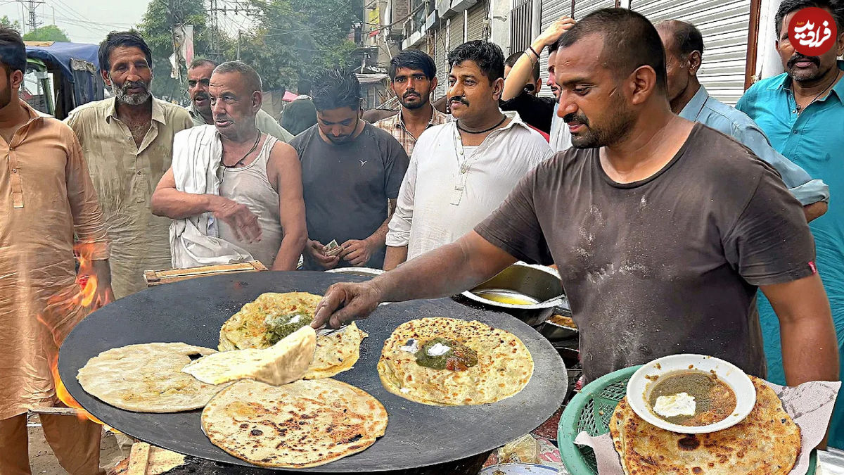 (ویدئو) غذای خیابانی در پاکستان؛ پخت املت، سوپ و قابلی پلو در لاهور 