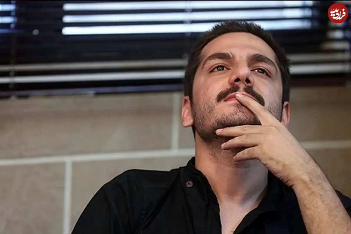 عکس؛ سلفی عباس غزالی با دخترش در آسانسور