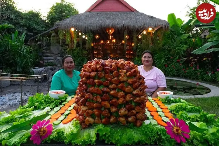 ببینید| غذای روستایی در سنگاپور؛ کباب مرغ آبدار در روستایی سرسبز