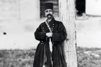 عکس| سفر زمان؛ «انیس، همسر سوگلی ناصرالدین شاه» با روبنده و چتر سوار بر اسب