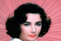 عکس| سفر در زمان؛ «الیزابت تیلور» در صحنه ای از فیلم سود اندک پدر؛ سال 1329