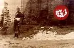 عکس| سفر به ایران قدیم؛ تاجرها در ورودی دروازۀ شهر بروجرد؛ 130 سال قبل