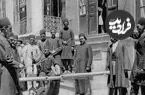 عکس| سفر زمان؛ تصویری از «فلک کردن» یک مرد در همدان در دوران ناصرالدین شاه
