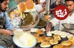 ببینید| غذای خیابانی در پاکستان؛ مهارت آشپزهای خیابانی در پخت ساندویچ برگر با تخم مرغ در کراچی