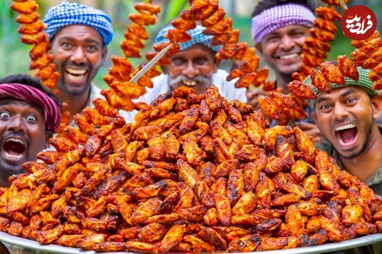 ببینید| غذای روستایی در هند؛ کباب کردن بال مرغ روی آتش و در طبیعت