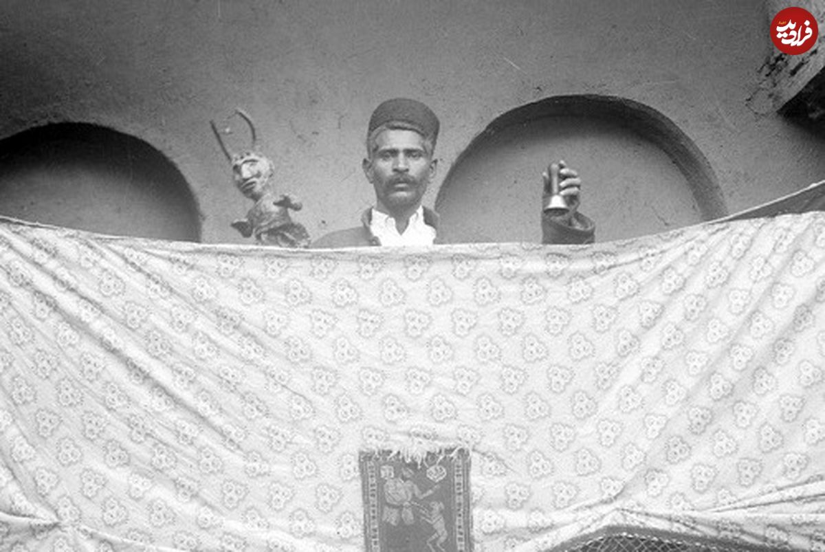 عکس؛ سفر به تاریخ؛ قدیمیترین عکسهای «خیمهشببازی» در ایران عهد قاجار با «عروسک شاه»