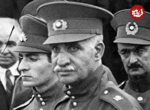 عکس| سفر در زمان؛ «رضاخان» در روز تاجگذاری اش در کاخ گلستان؛ سال 1305