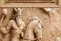 عکس؛ رونمایی از یک مجسمه در میدان انقلاب