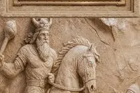 عکس؛ رونمایی از یک مجسمه در میدان انقلاب