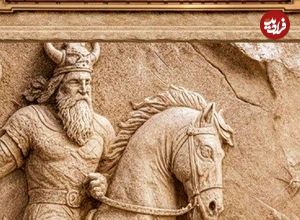 عکس؛ رونمایی از یک مجسمه در میدان انقلاب