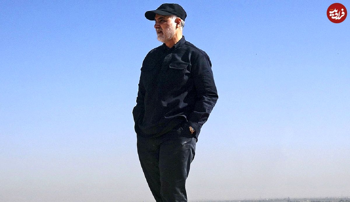 عکس؛ سفر در زمان؛ «رهبر انقلاب در حال اعطای درجه به سردار سلیمانی»؛ دهه 70