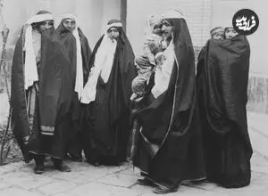 عکس| سفر زمان؛ جمعیت «زنان تهرانی» در تکیه‌دولت در حال تماشای تعزیه؛ دوران قاجار