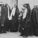 عکس| سفر زمان؛ جمعیت «زنان تهرانی» در تکیه‌دولت در حال تماشای تعزیه؛ دوران قاجار