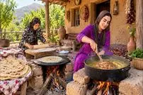 ببینید| غذای روستایی در ایران؛ پخت خوراک با زبان گاو و تهیه نان تافتون