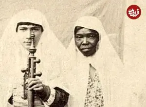 عکس| سفر زمان؛ زنان مطرب دوران قاجار در کنار عروس جوان