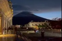 (ویدیو) تصویری حیرت‌انگیز از وقوع یک رعد و برق بر فراز آتشفشان!