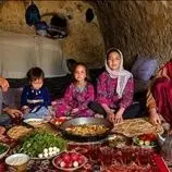 ببینید| غذای روستایی در افغانستان؛ پخت املت و نان سنتی در غار