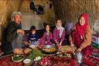 ببینید| غذای روستایی در افغانستان؛ پخت املت و نان سنتی در غار