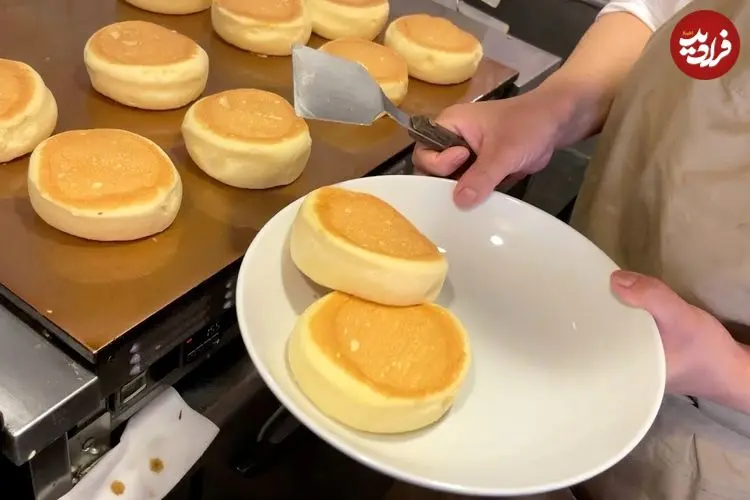 ببینید| غذای خیابانی در ژاپن؛ تهیه پنکیک میوه ای در توکیو