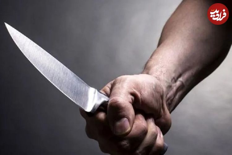 ببینید؛ لحظه سوء‌قصد به یک روحانی در صحن امام‌زاده یحیی