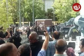 ببینید| لحظه اقامه نماز بر پیکر اکبر عبدی