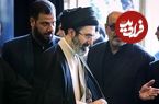 عکس؛ سفر به تاریخ؛ دیده‌بوسی «سید مجتبی خامنه‌ای و سردار سلیمانی» در یک مراسم؛ سال 1396