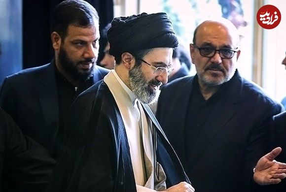 عکس؛ سفر به تاریخ؛ دیده‌بوسی «سید مجتبی خامنه‌ای و سردار سلیمانی» در یک مراسم؛ سال 1396