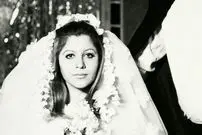 عکس| سفر زمان؛ «زری خوشکام» بازیگر سینمای قبل از انقلاب در 67 سالگی در کنار دخترش «لیلا حاتمی»