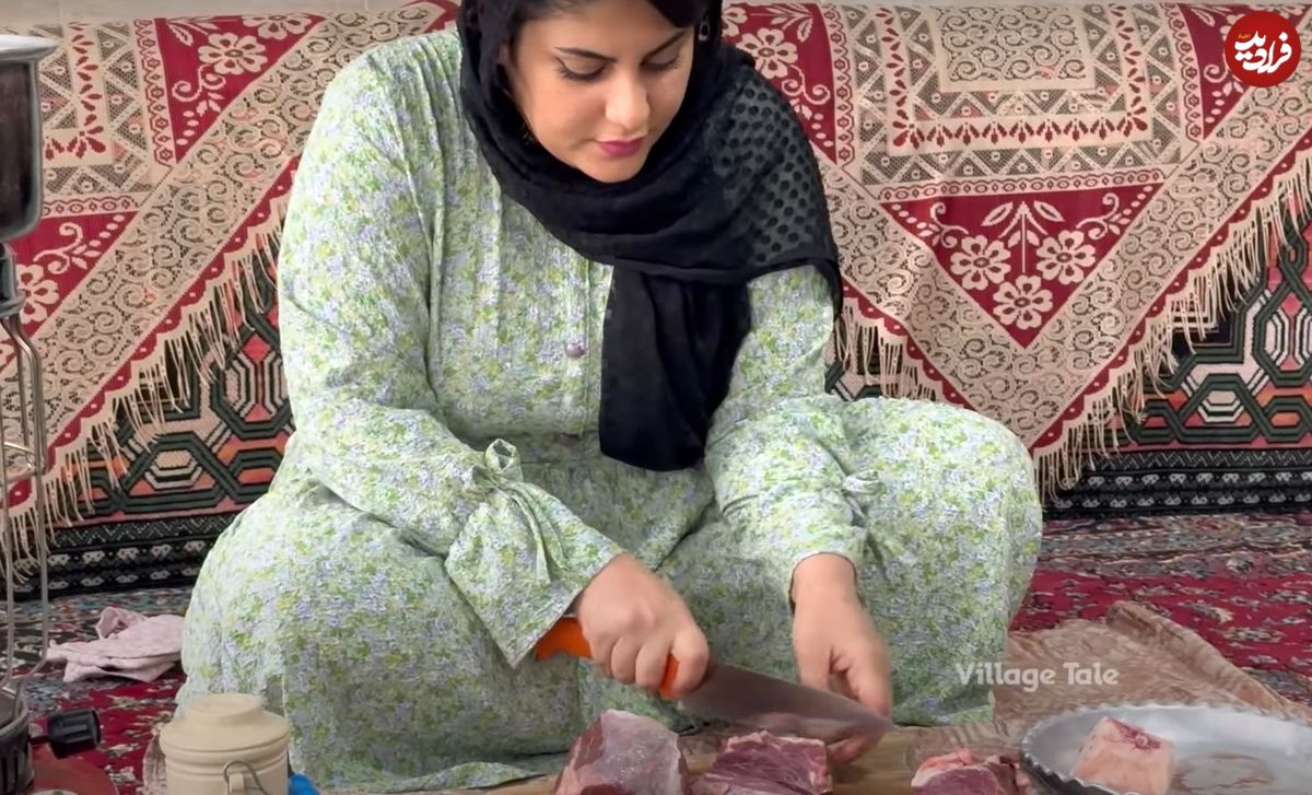 (ویدئو) پخت یک غذای محلی با گوشت گاو توسط یک دختر جوان و مشهور روستایی کردستانی