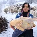 ببینید| غذای روستایی در ایران؛ پخت بوقلمون و نان تازه در هوای برفی کوهستان