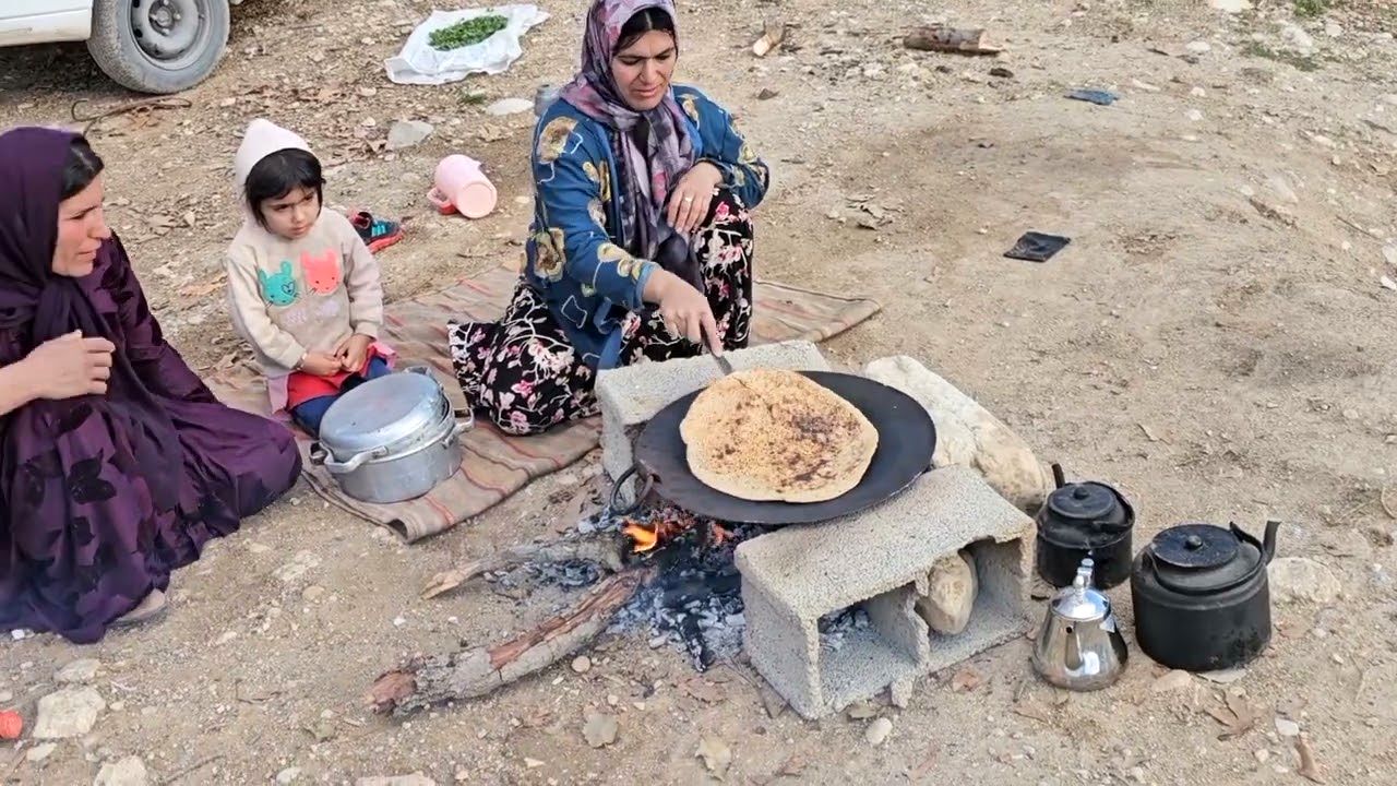 (ویدئو) پخت دیدنی نان محلی روی ساج به روش بانوی روستایی اهل چهارمحال و بختیاری