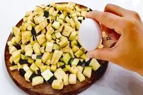 (ویدئو) با تخم مرغ و بادمجان این غذای خوشمزه و جدید رو درست کن!