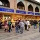 عکس| سفر به ایران قدیم؛ خیابانی در محدوده «بازار تهران» در دوران مظفرالدین شاه