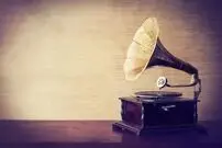 عکس| کنترل کیفیت صفحات گرامافون در لندن؛ ۶۱ سال پیش