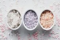 نمک‌ رنگی و سنگ نمک بخوریم یا نخوریم؟