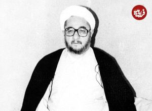 عکس؛ سفر در زمان؛ محمدصادق خلخالی در کنار امام خمینی در فرانسه؛ سال ۵۷