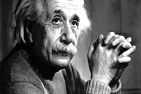 عکس| سفر در زمان؛ «آلبرت انیشتین» در 26 سالگی در حال مطالعه؛ سال 1283