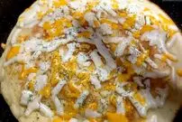 ببینید| طرز تهیه یک غذای جدید و ساده با پیاز، پنیر پیتزا و آرد