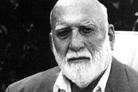 عکس| سفر در زمان؛ «شعبان بی مخ» در حال معرفی شاگردان خود به فرح؛ دهه 40