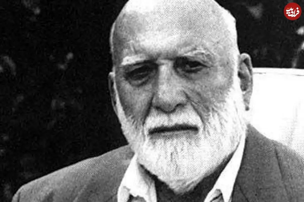 عکس| سفر در زمان؛ «شعبان بی مخ» در حال معرفی شاگردان خود به فرح؛ دهه 40