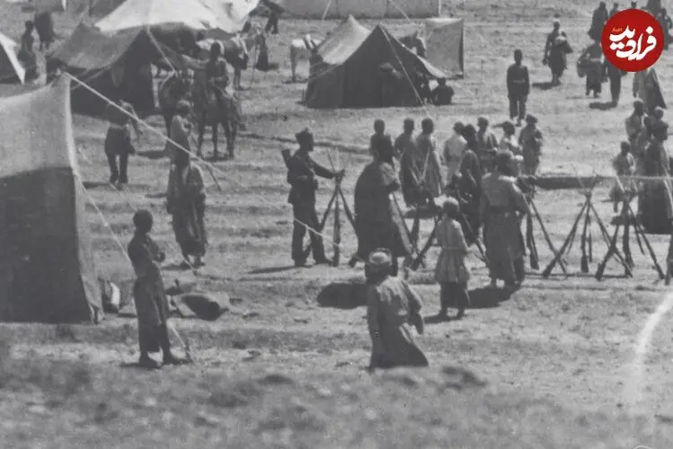 عکس| سفر زمان؛ تصویری از «سینه‌زنی مردم» در اردوی ناصرالدین شاه قاجار