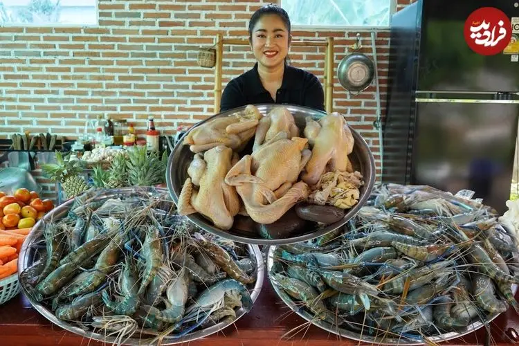 ببینید| غذای روستایی در کامبوج؛ پخت یک غذای سنتی با 10 کیلو میگو رودخانه ای
