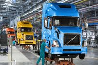 ببینید| صفر تا صد تولید کامیون های قدرتمند ولوو در کارخانه ای در سوئد