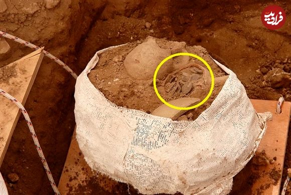 گنج سکّه‌های 600 ساله از زیر دیوار قدیمی بیرون آمد