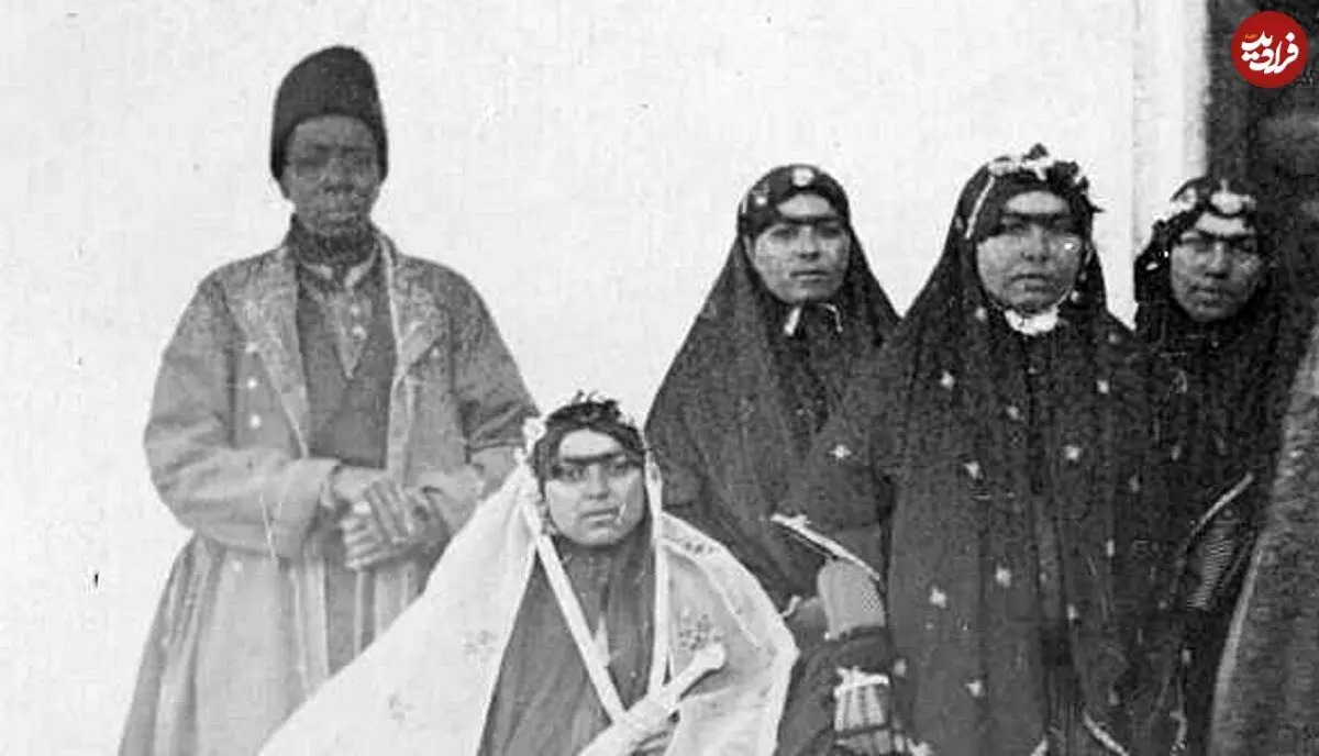 عکس| سفر در زمان؛ «زنان و فرزندان ناصرالدین شاه» در کنار «خواجه های آفریقایی»